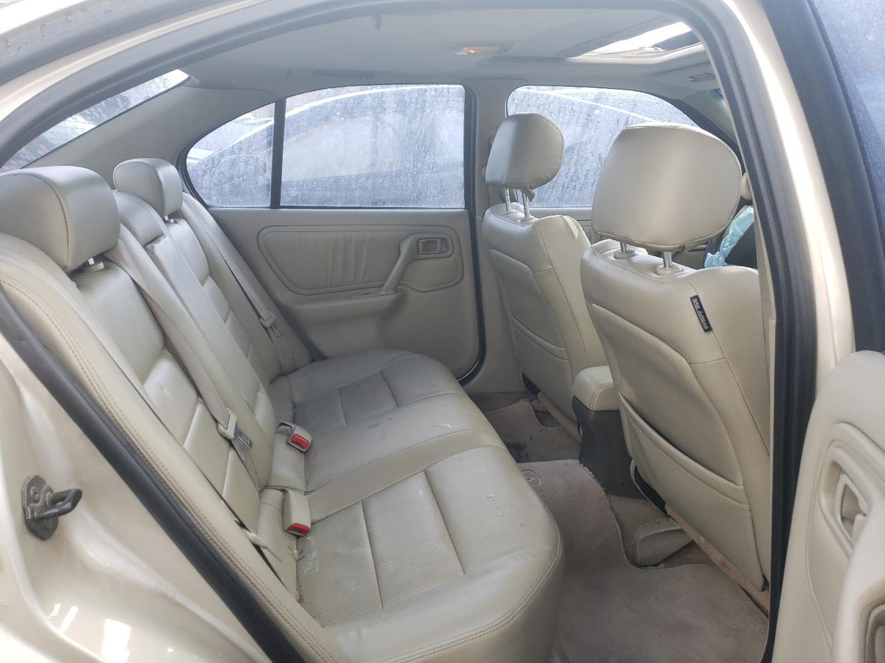 2002 Infiniti G - Image 10