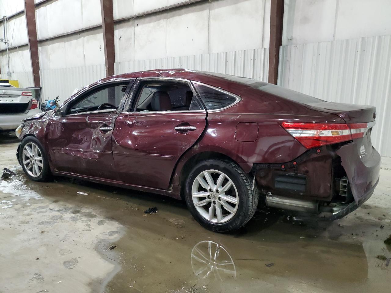 2013 Toyota Avalon - Image 2