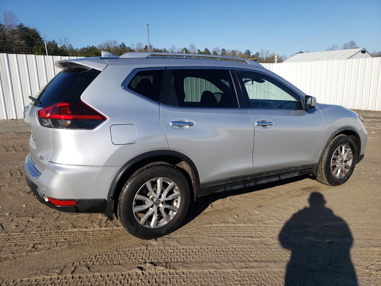 2020 Nissan Rogue - Image 3