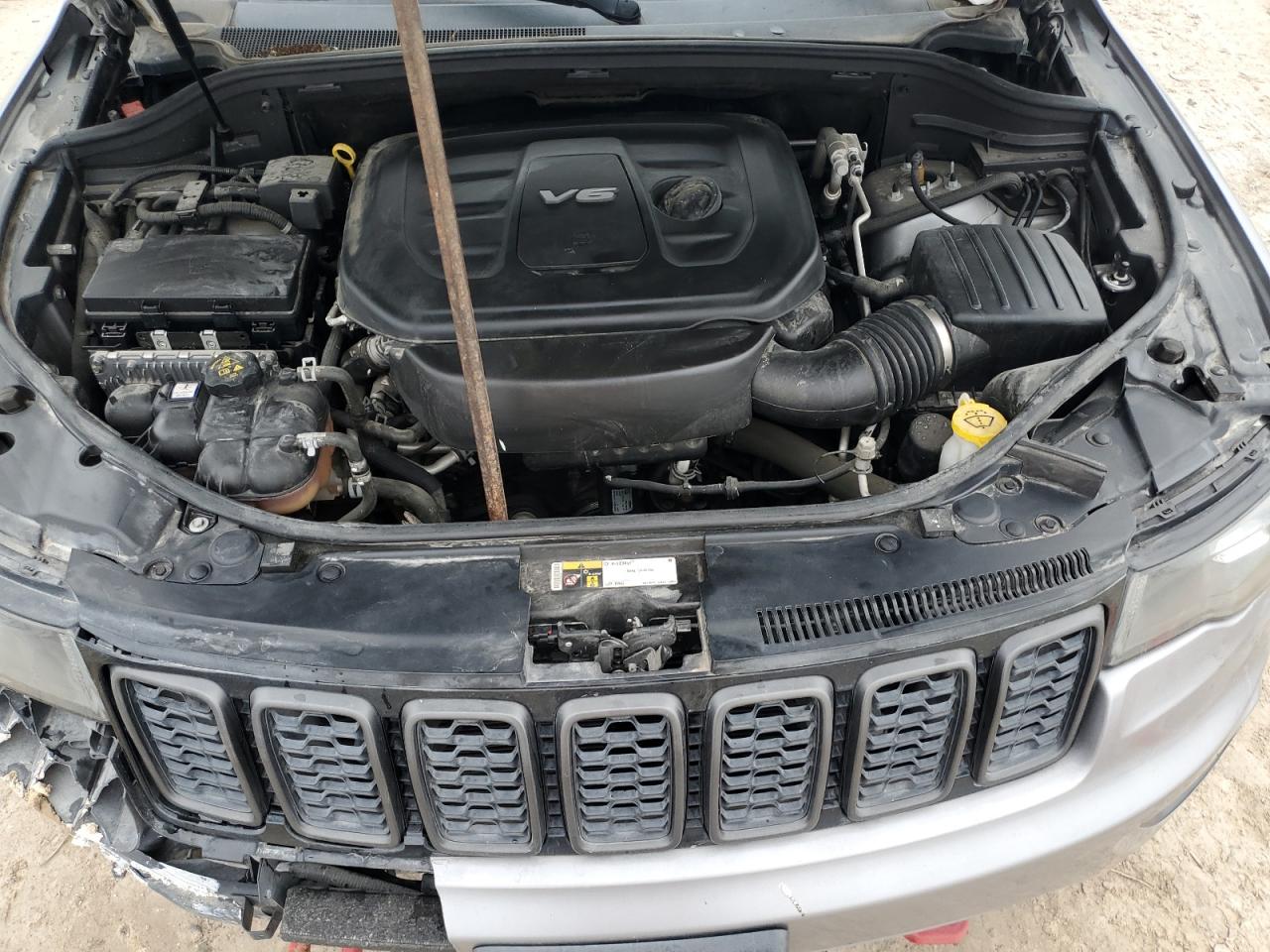 2019 Jeep Grand Cherokee - Image 13