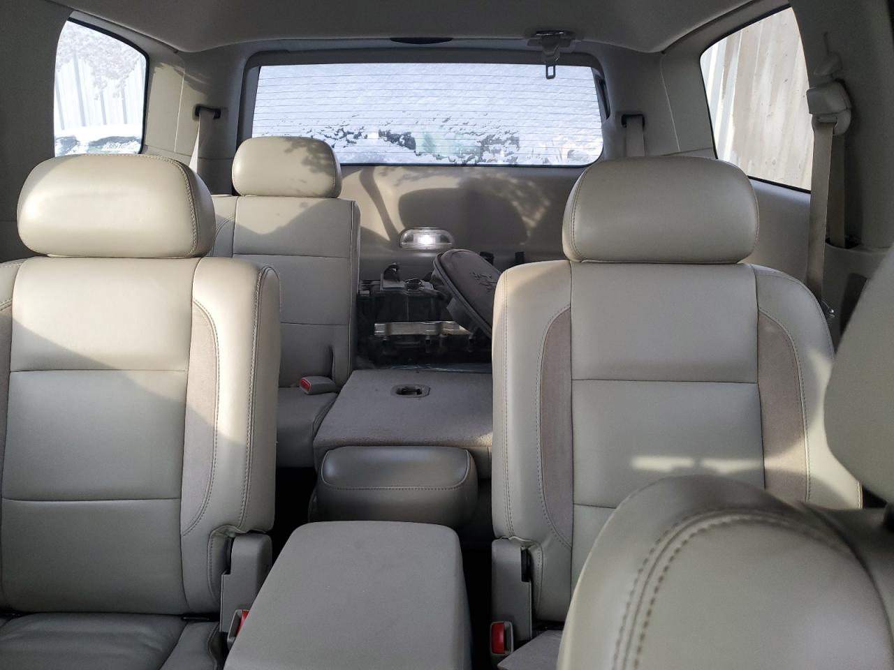 2009 Chrysler Aspen - Image 10