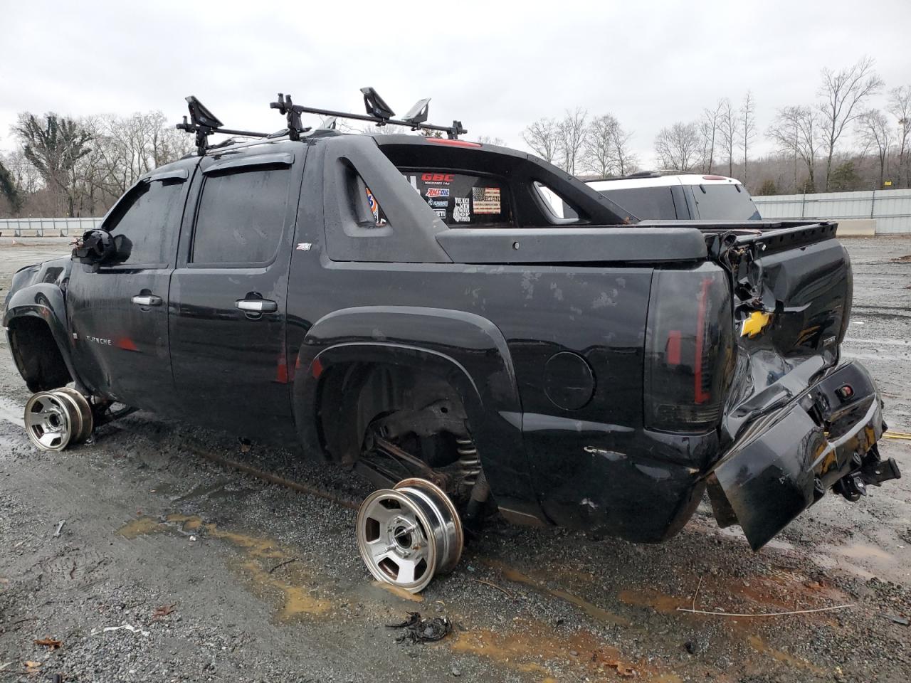 2008 Chevrolet Avalanche - Image 2