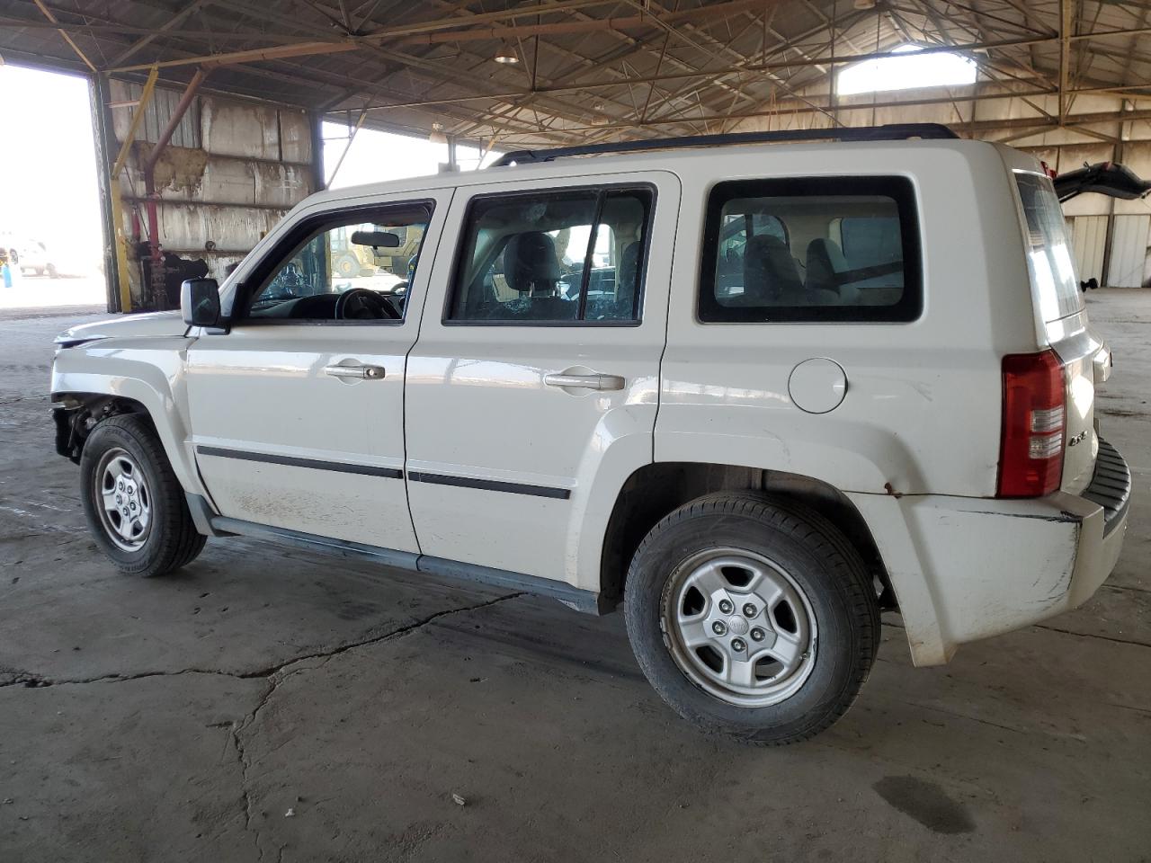 2010 Jeep Liberty (Patriot) - Image 2