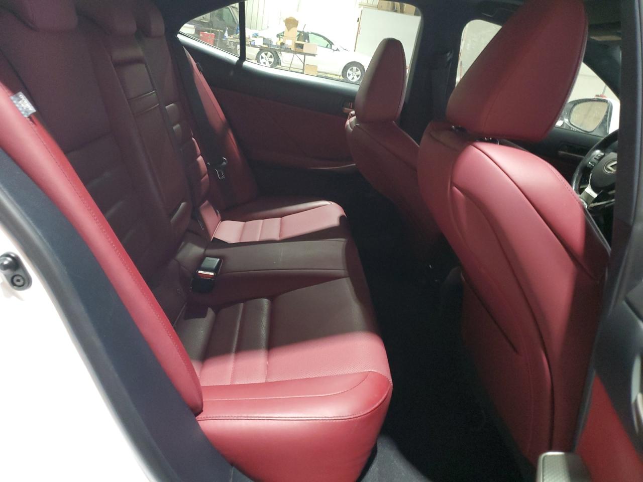 2017 Lexus IS - Image 10