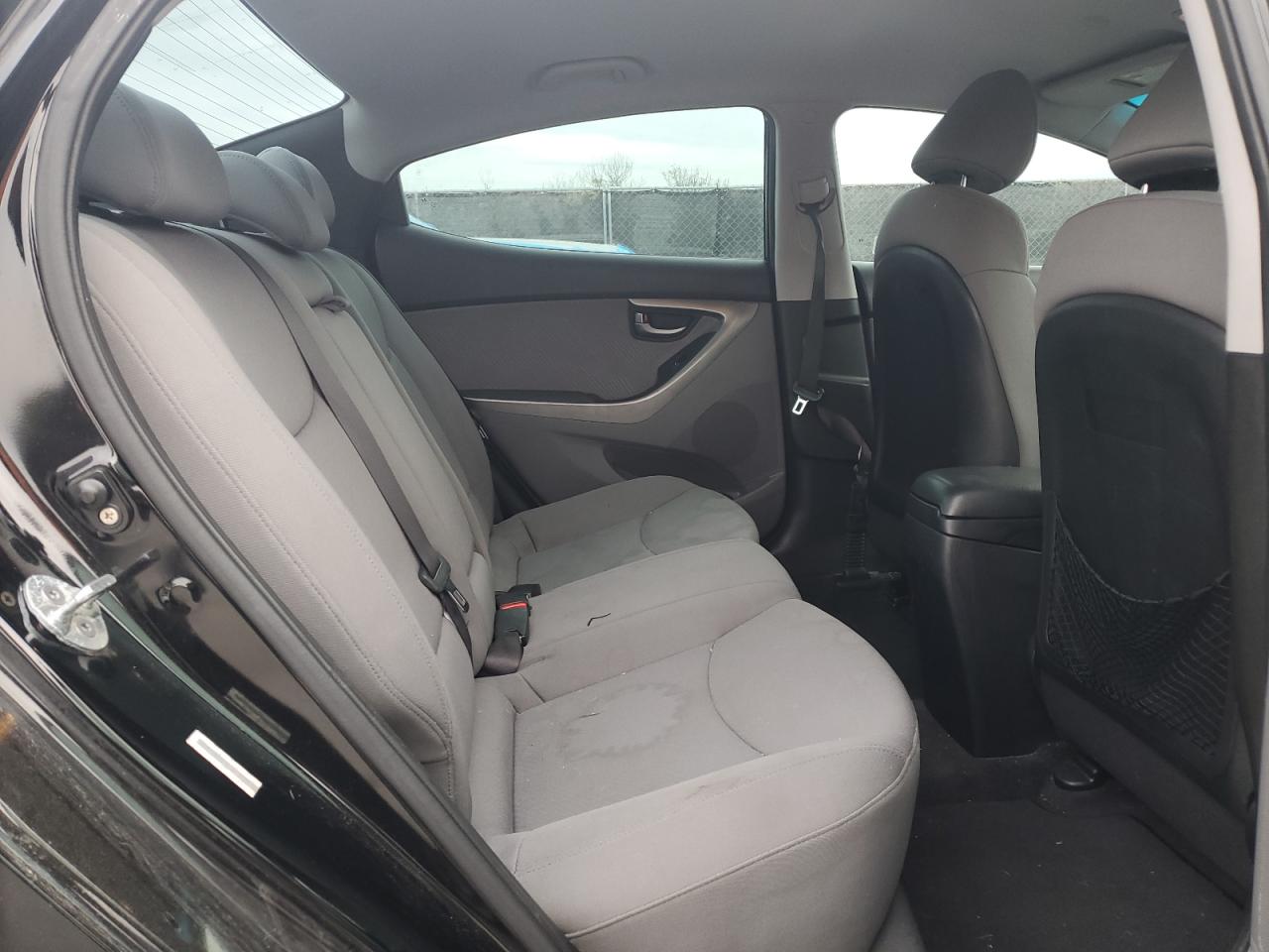 2011 Hyundai Elantra - Image 10