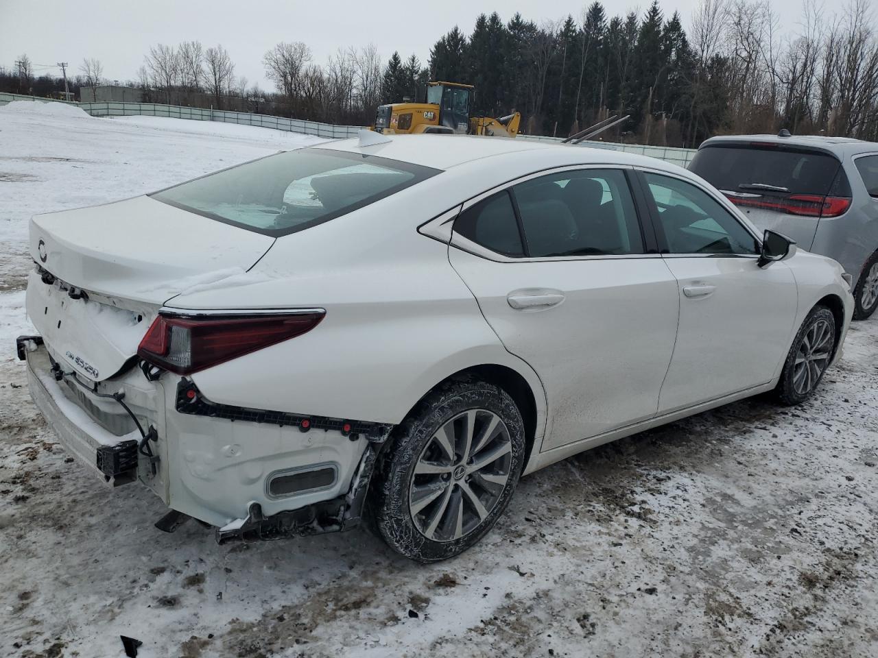 2021 Lexus ES - Image 3