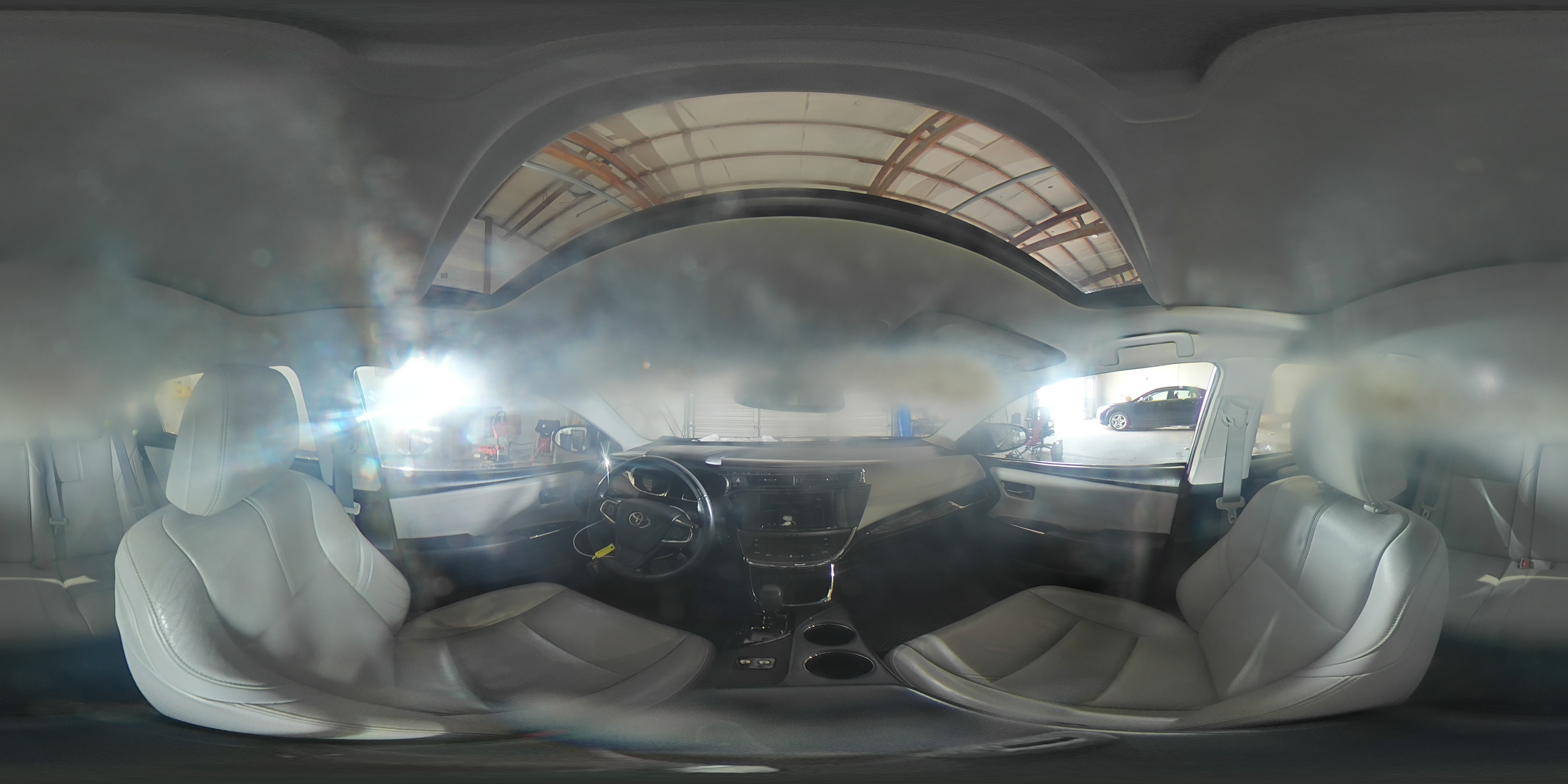 2013 Toyota Avalon - Image 13