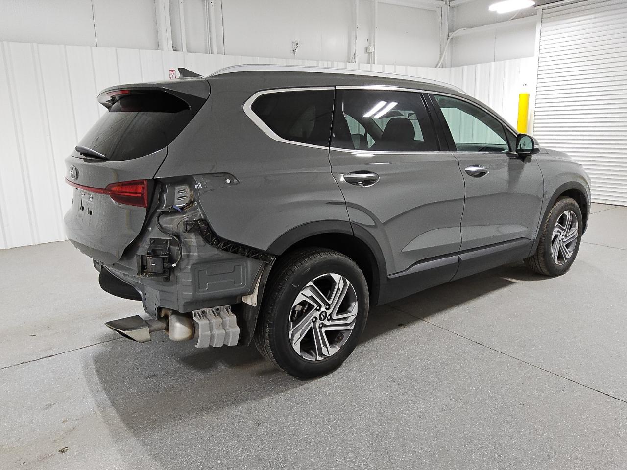 2023 Hyundai Santa Fe - Image 3