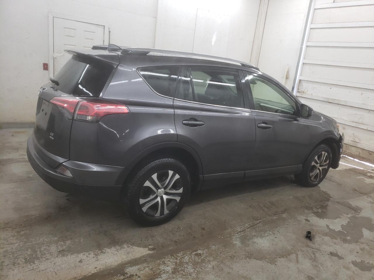 2018 Toyota RAV 4 - Image 3