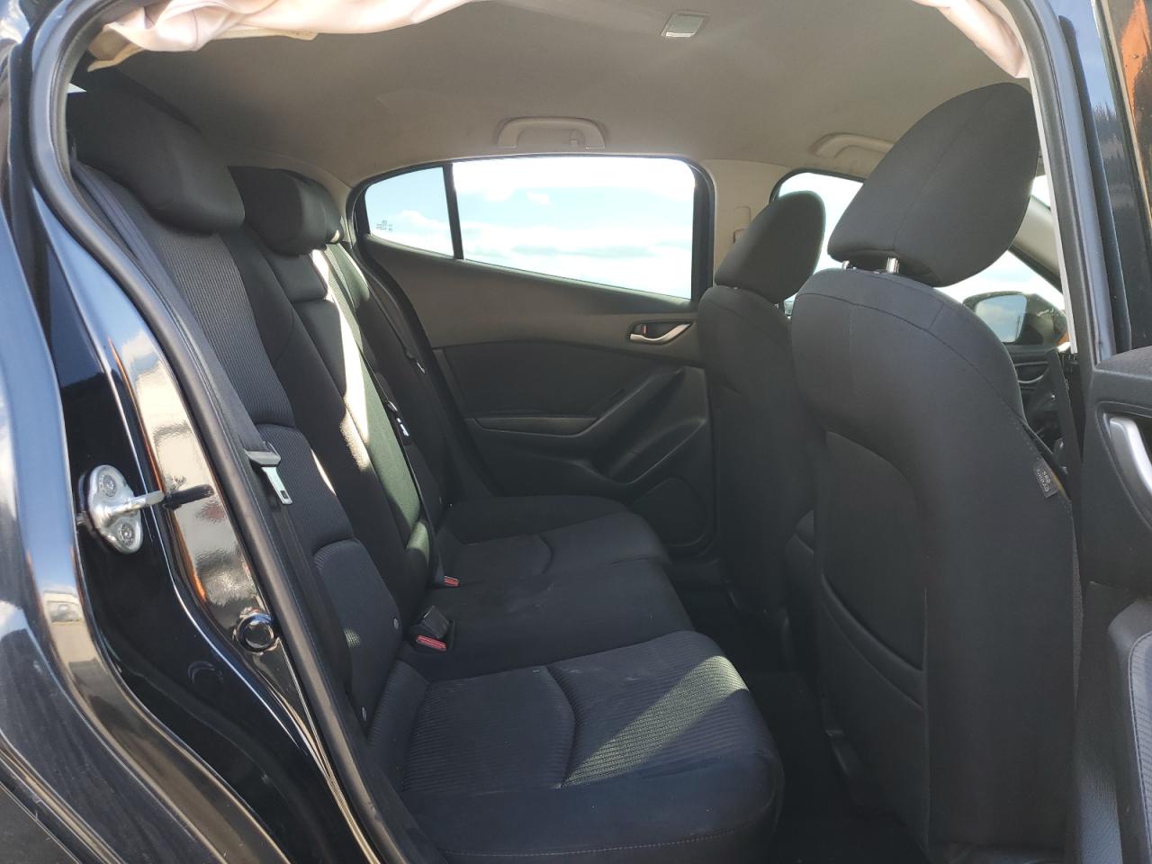 2015 Mazda 3 - Image 10