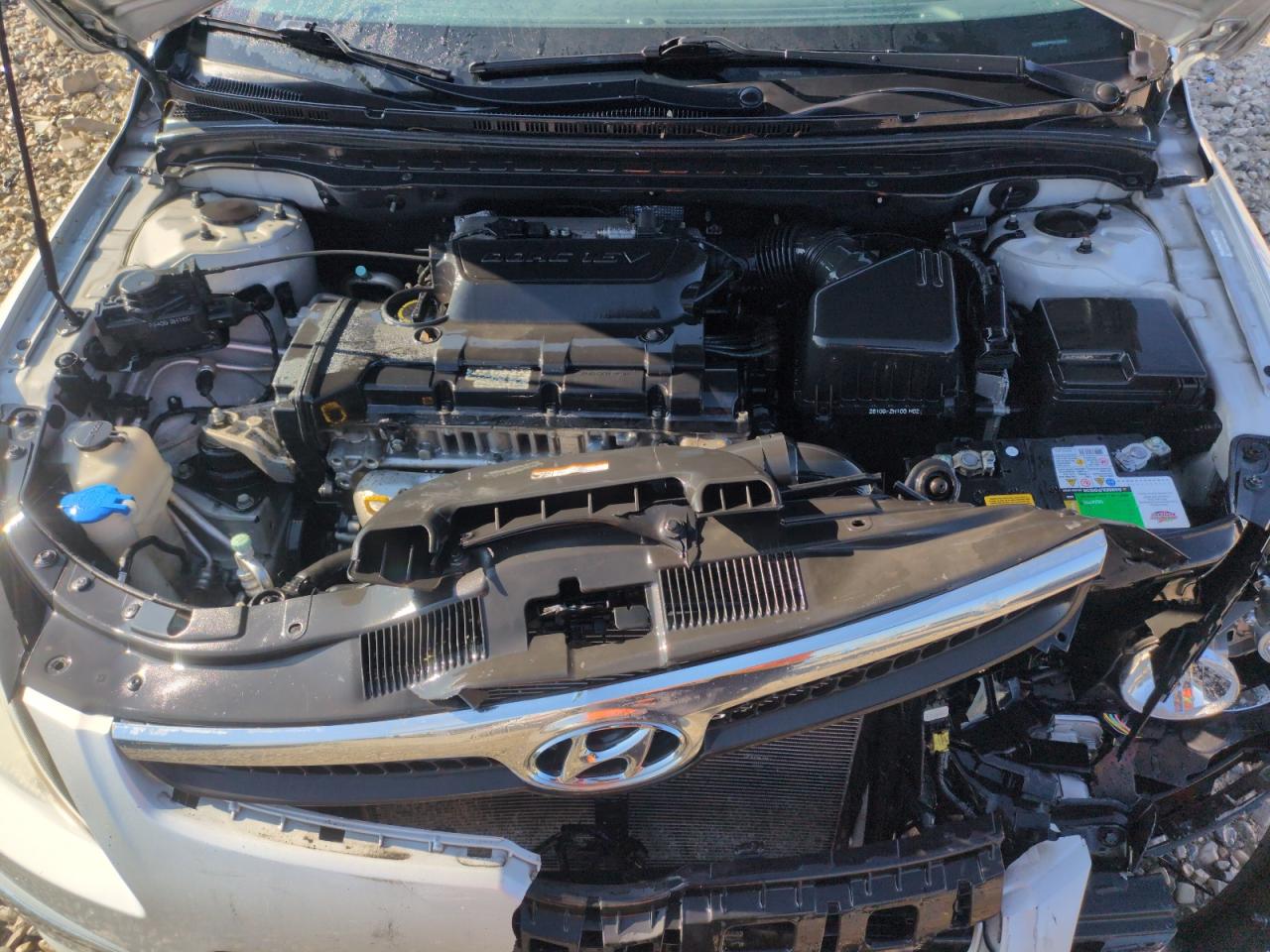 2012 Hyundai Elantra - Image 11