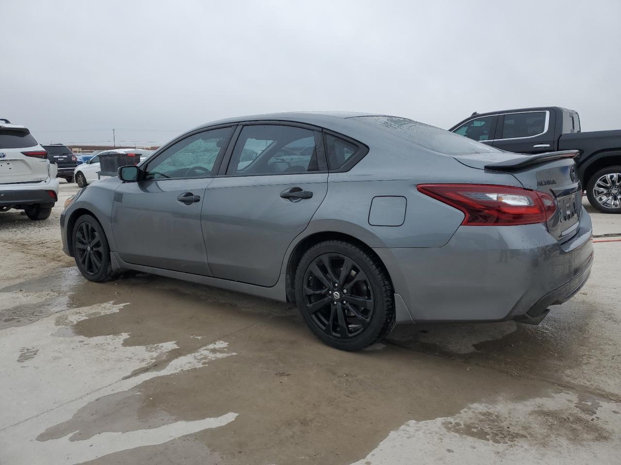 2017 Nissan Altima - Image 2