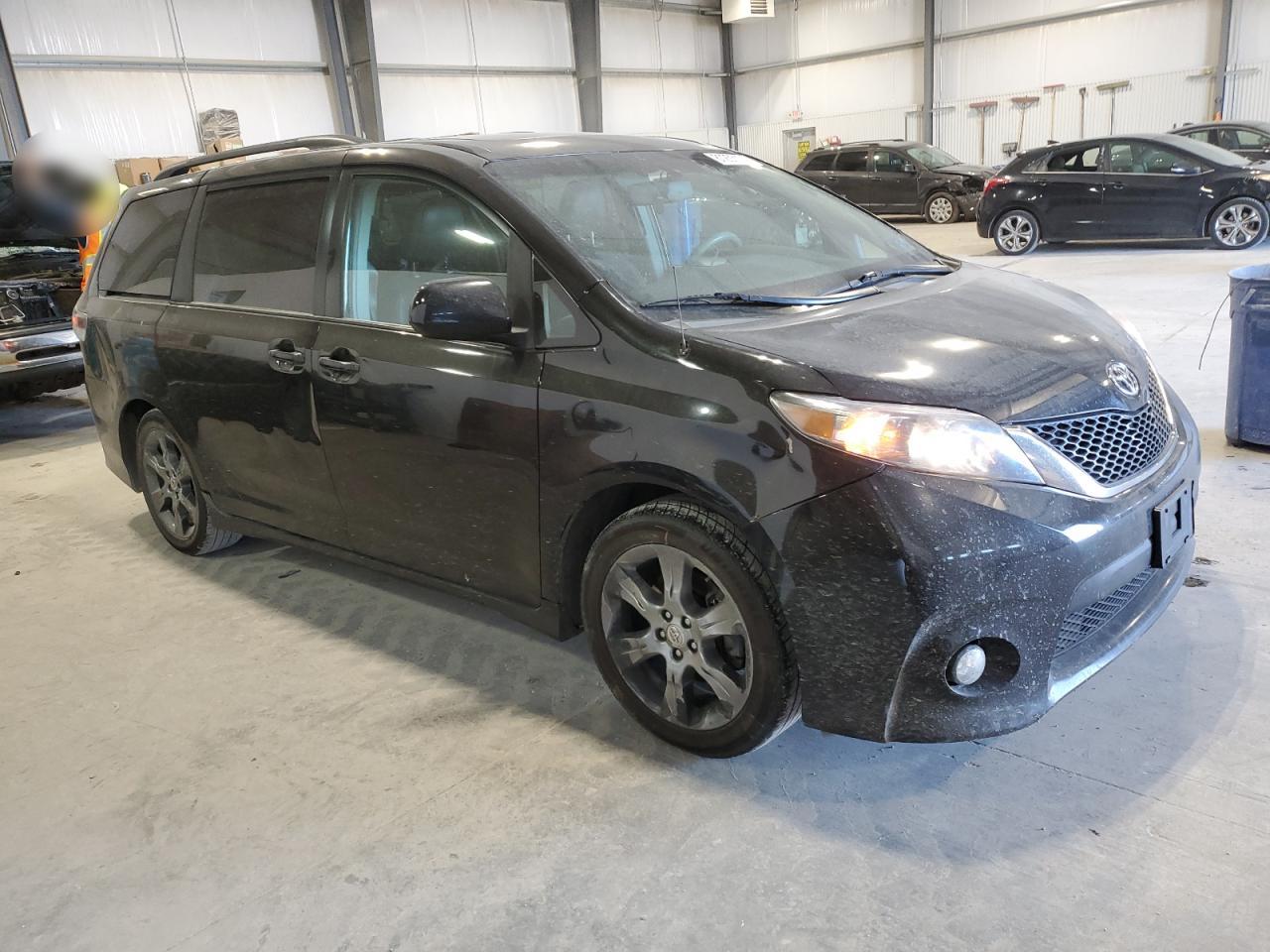 2012 Toyota Sienna - Image 4