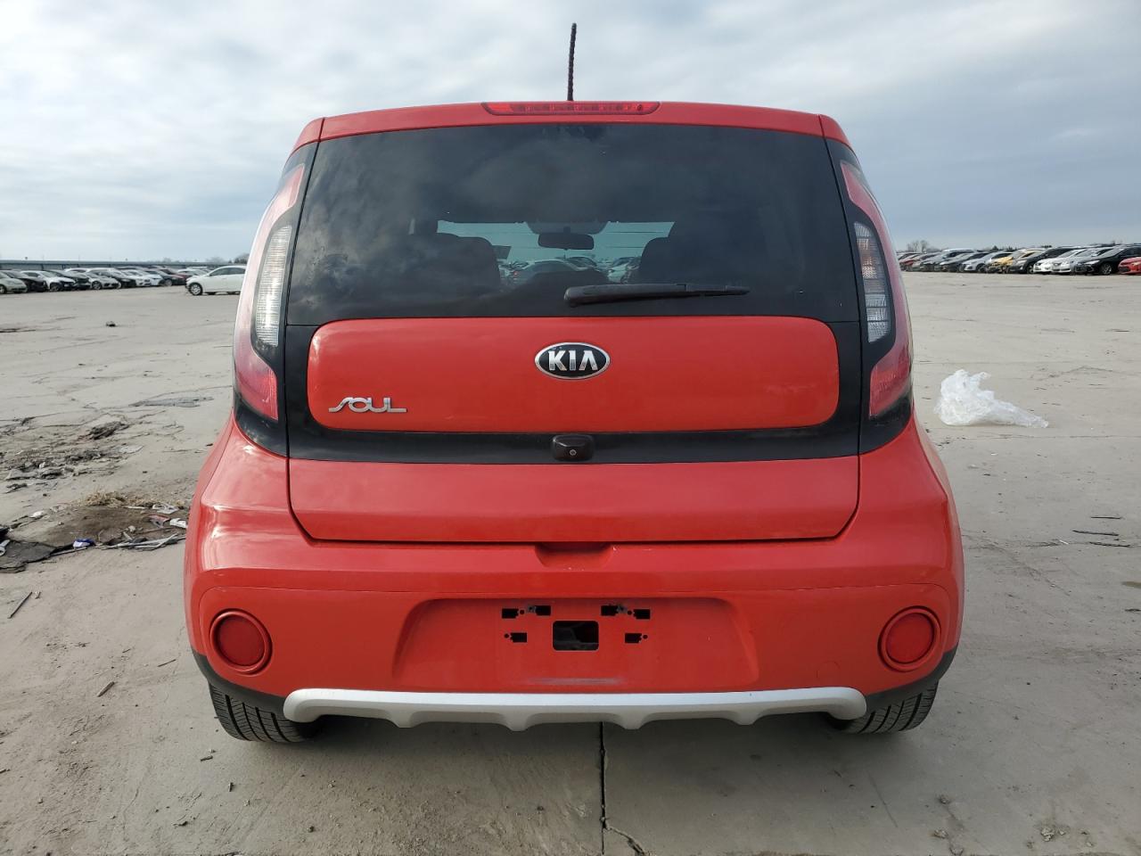 VIN KNDJP3A58J7592431 2018 KIA SOUL no.6