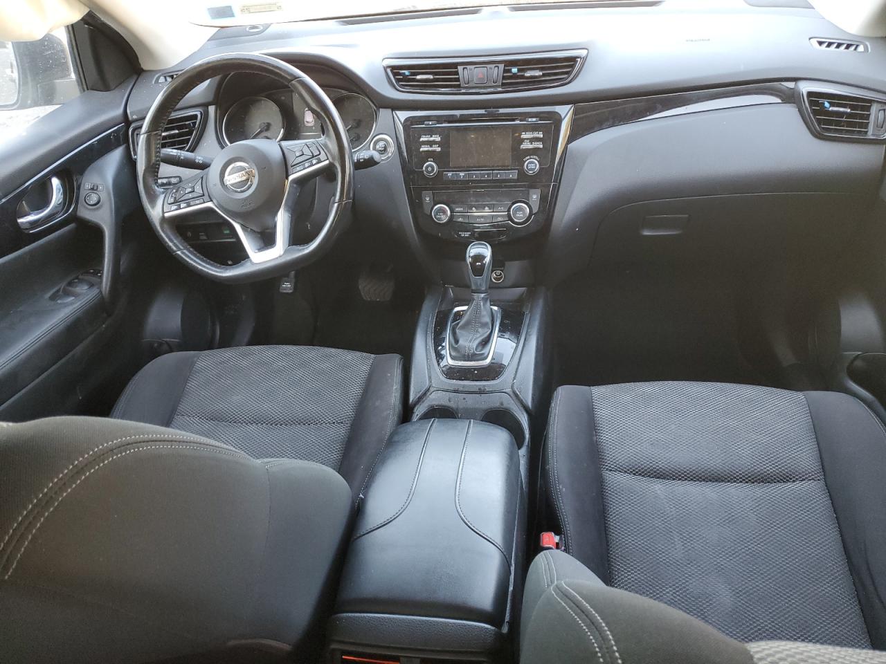 2017 Nissan Rogue - Image 8