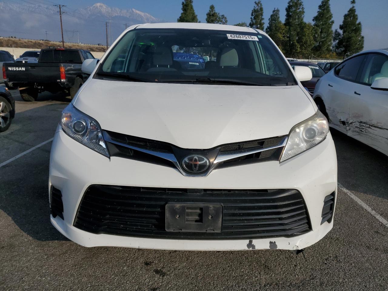 2020 Toyota Sienna - Image 5