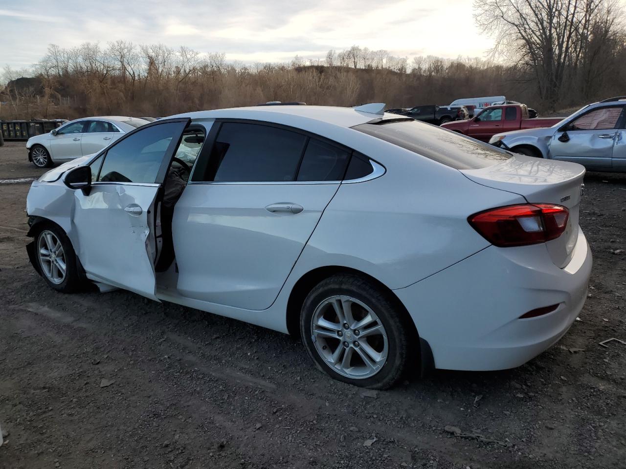 2017 Chevrolet Cruze - Image 2
