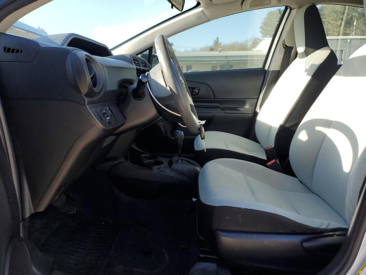 2015 Toyota Prius - Image 7