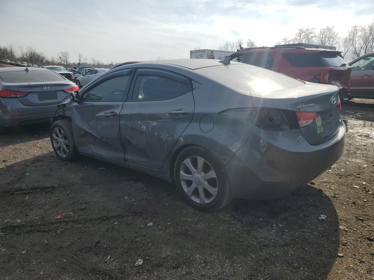 2013 Hyundai Elantra - Image 2