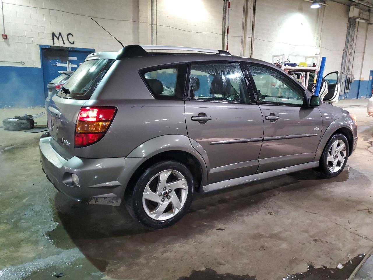 2008 Pontiac Vibe - Image 3
