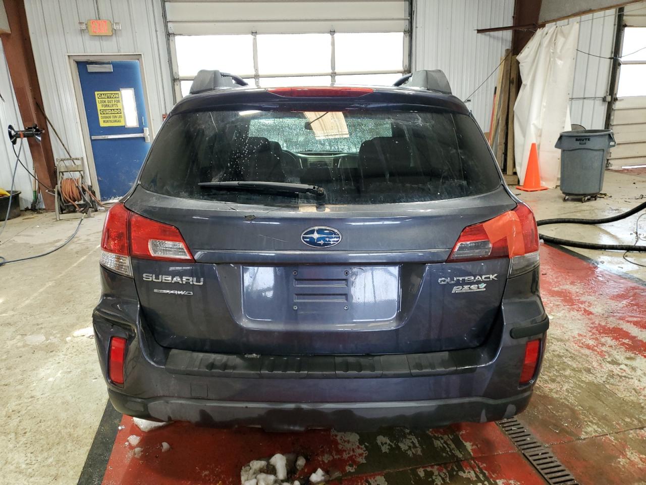 2010 Subaru Outback - Image 6