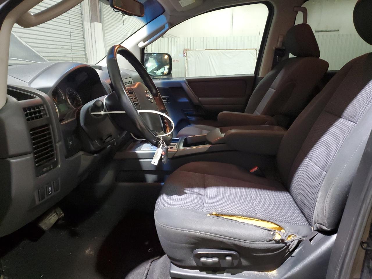2010 Nissan Titan - Image 7