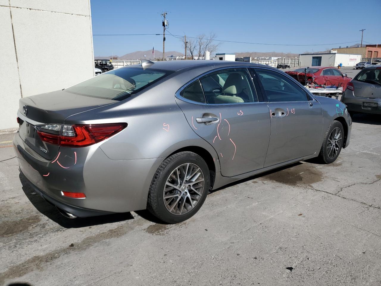2016 Lexus ES - Image 3