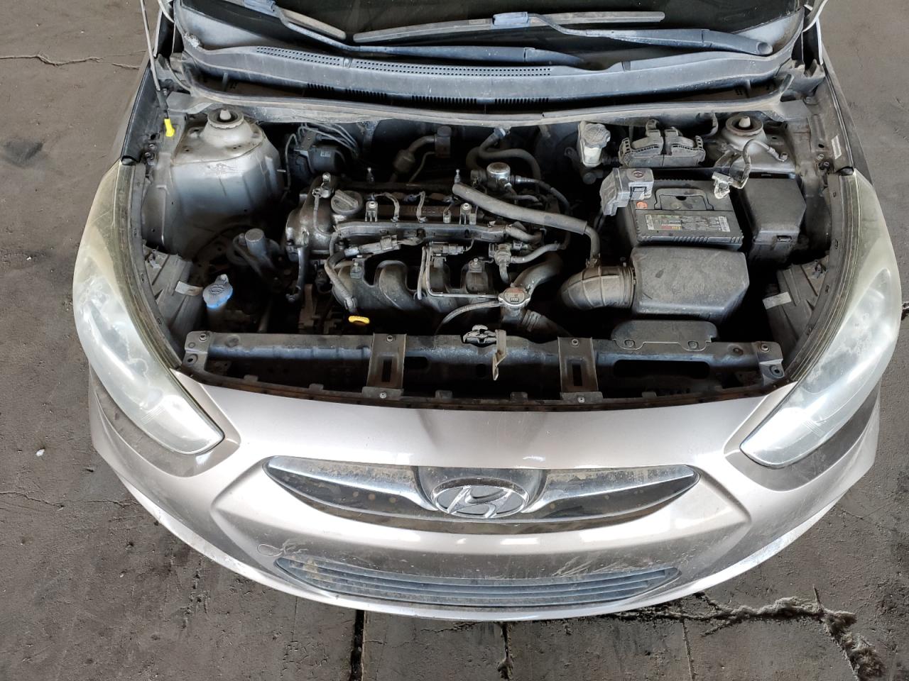 2013 Hyundai Accent - Image 12