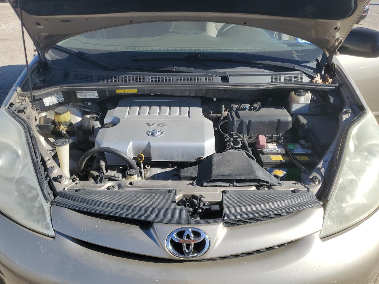 2009 Toyota Sienna - Image 12