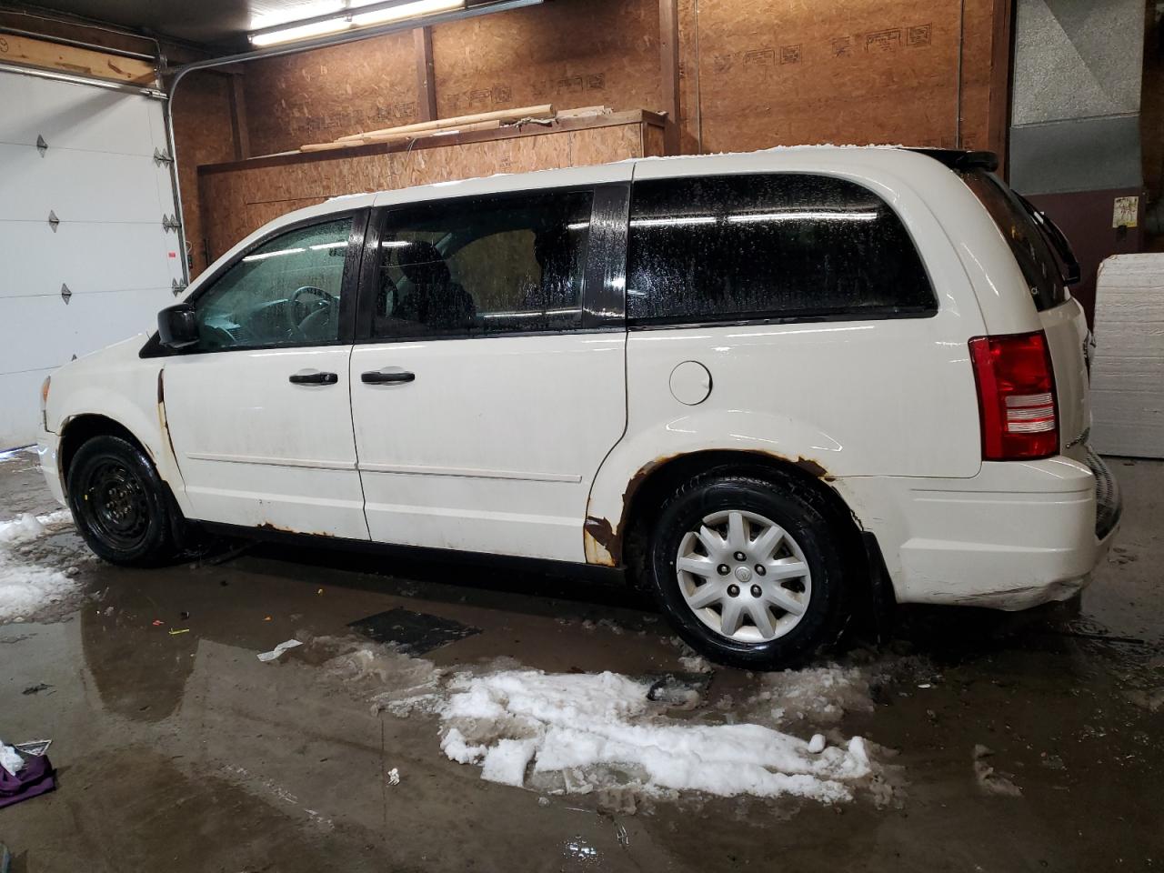 2008 Chrysler Town & Country - Image 2
