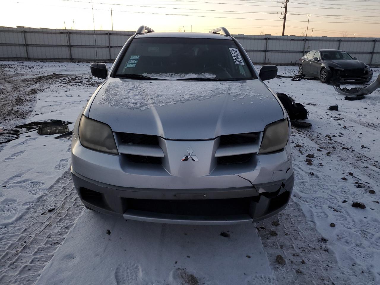 2004 Mitsubishi Outlander - Image 5