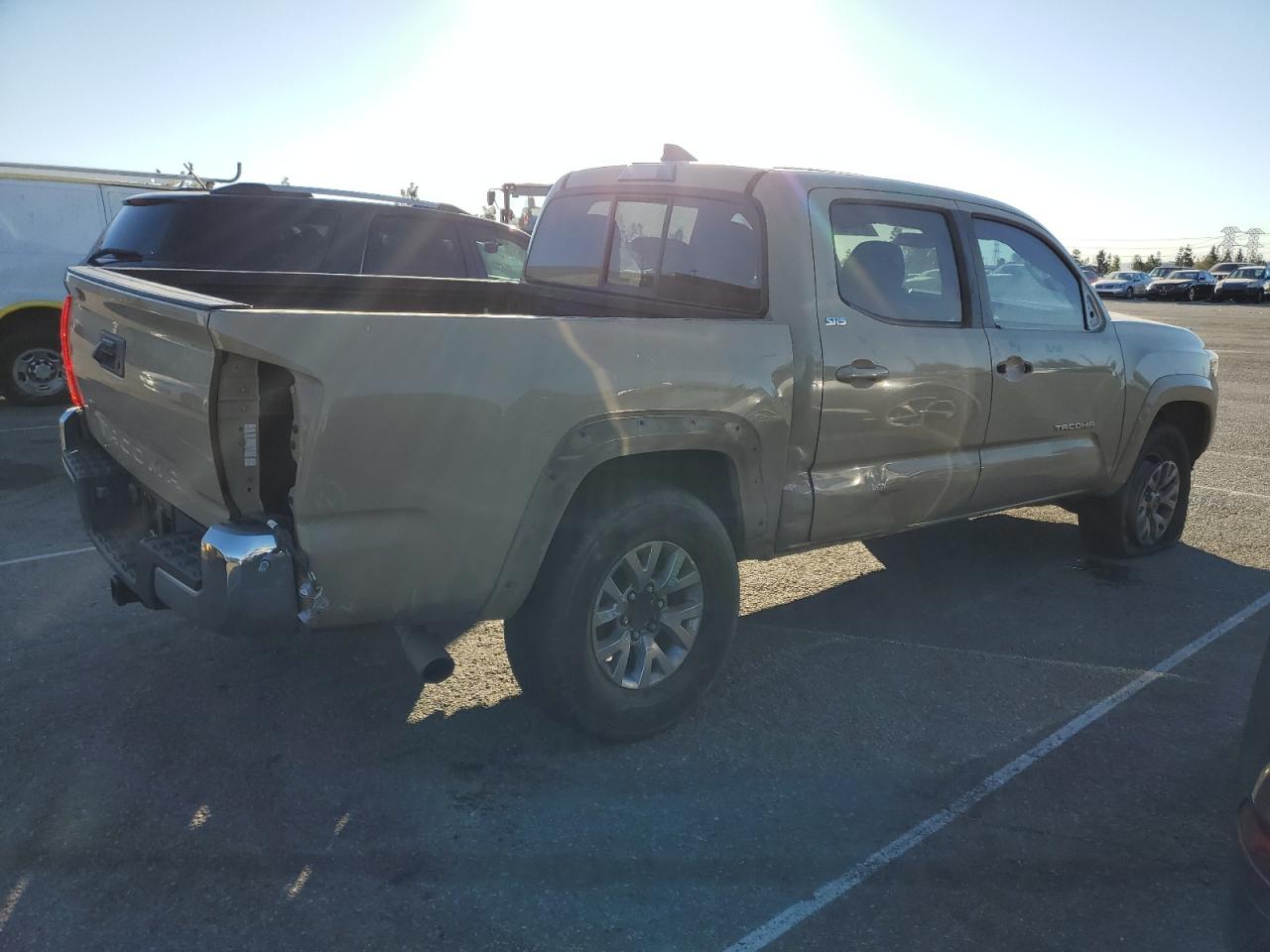 2016 Toyota Tacoma - Image 3