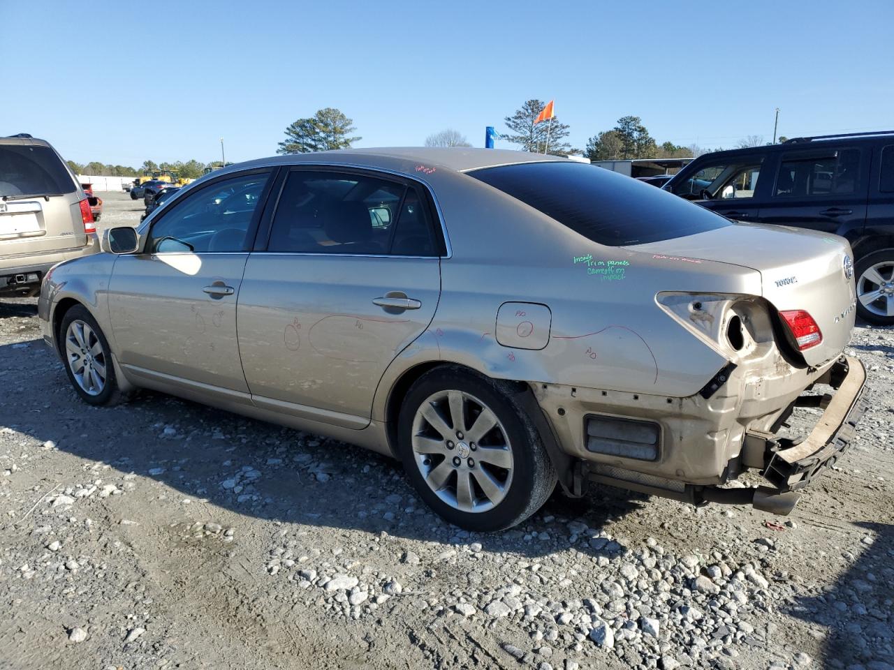 2005 Toyota Avalon - Image 2