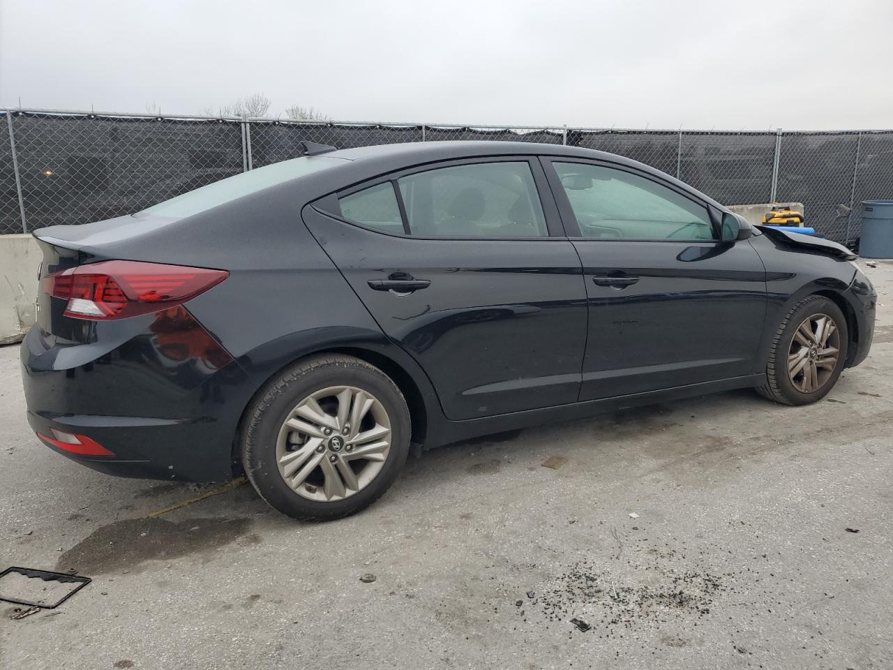 2019 Hyundai Elantra - Image 3