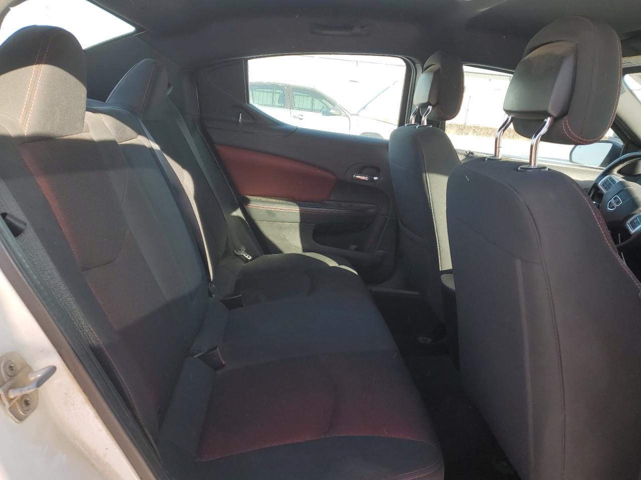 2011 Dodge Avenger - Image 10