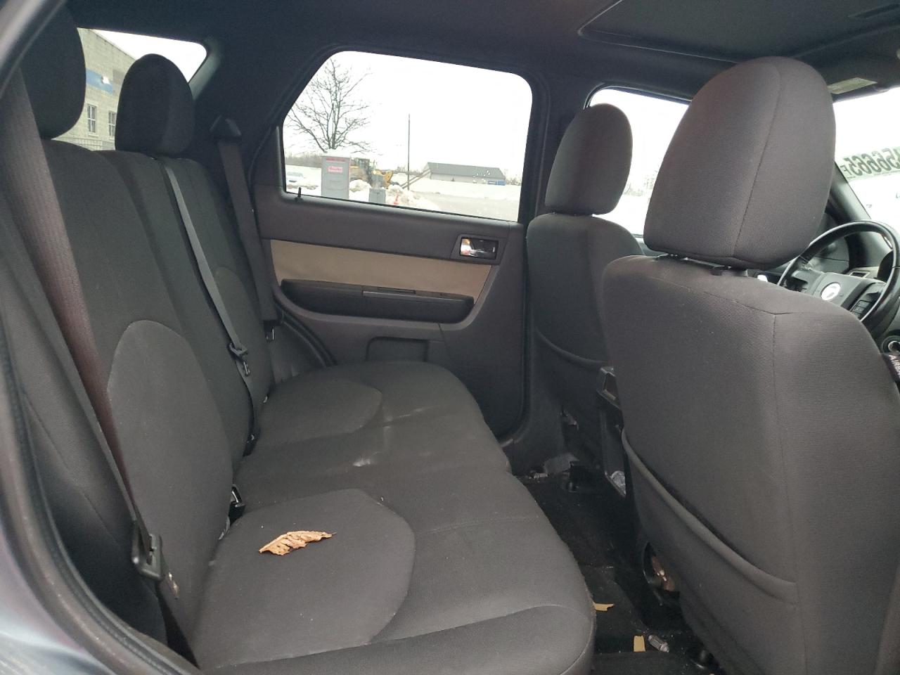 2010 Mercury Mariner - Image 10