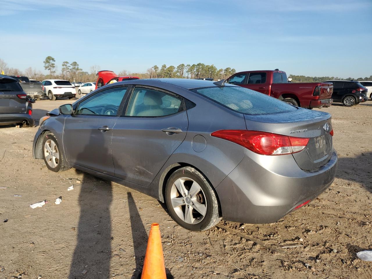 2011 Hyundai Elantra - Image 2