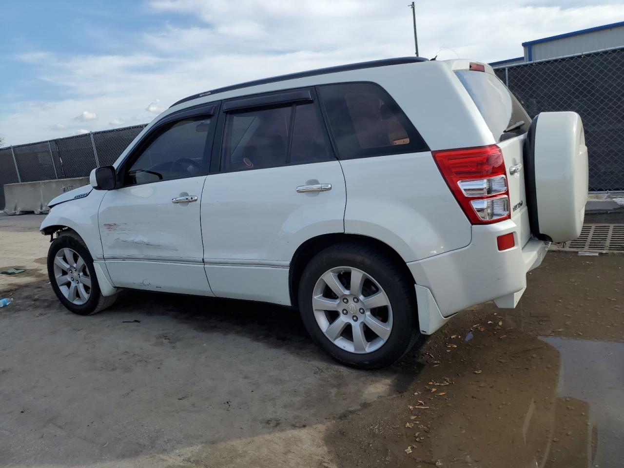 2011 Suzuki Grand Vitara - Image 2