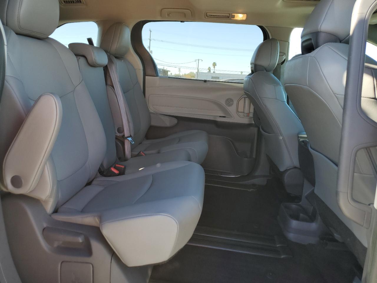 2021 Toyota Sienna - Image 11