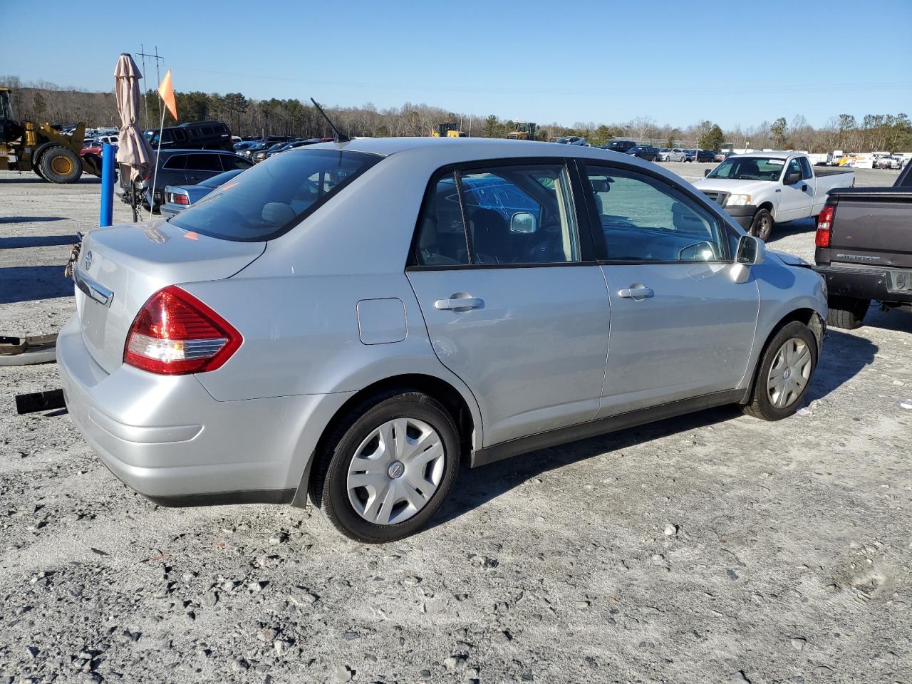 2010 Nissan Versa - Image 3