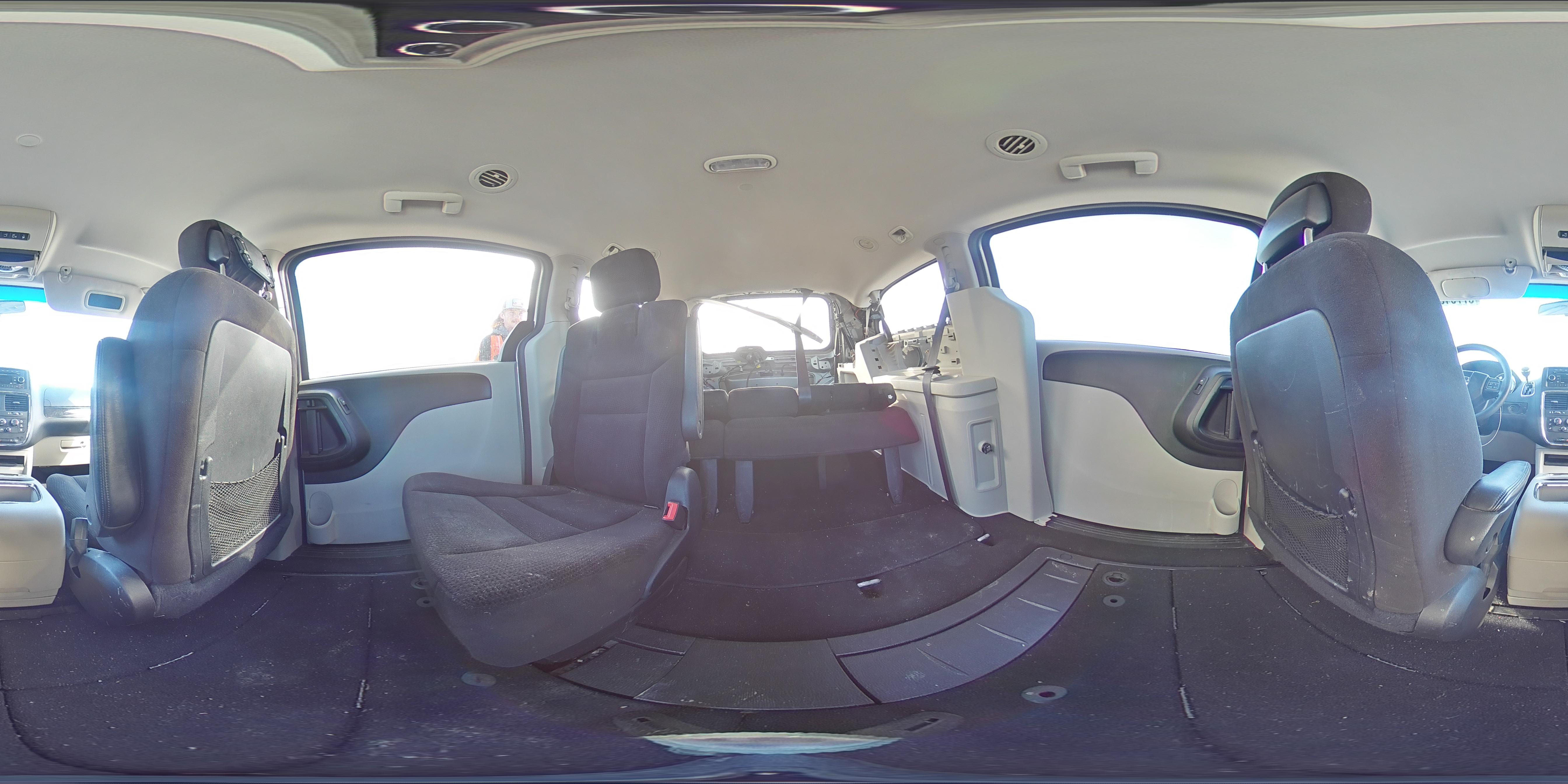 2016 Dodge Caravan - Image 13