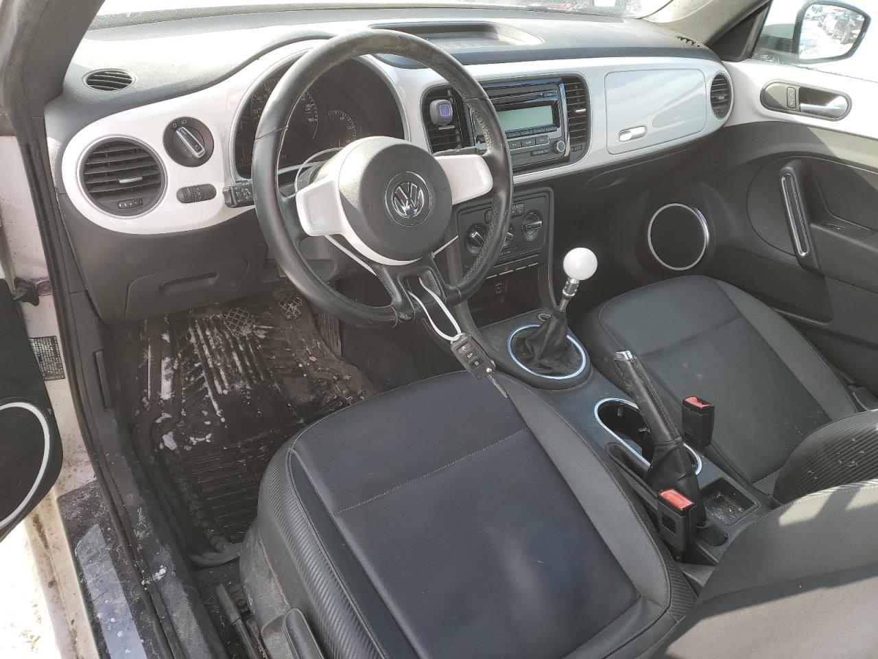2012 Volkswagen Beetle - Image 8