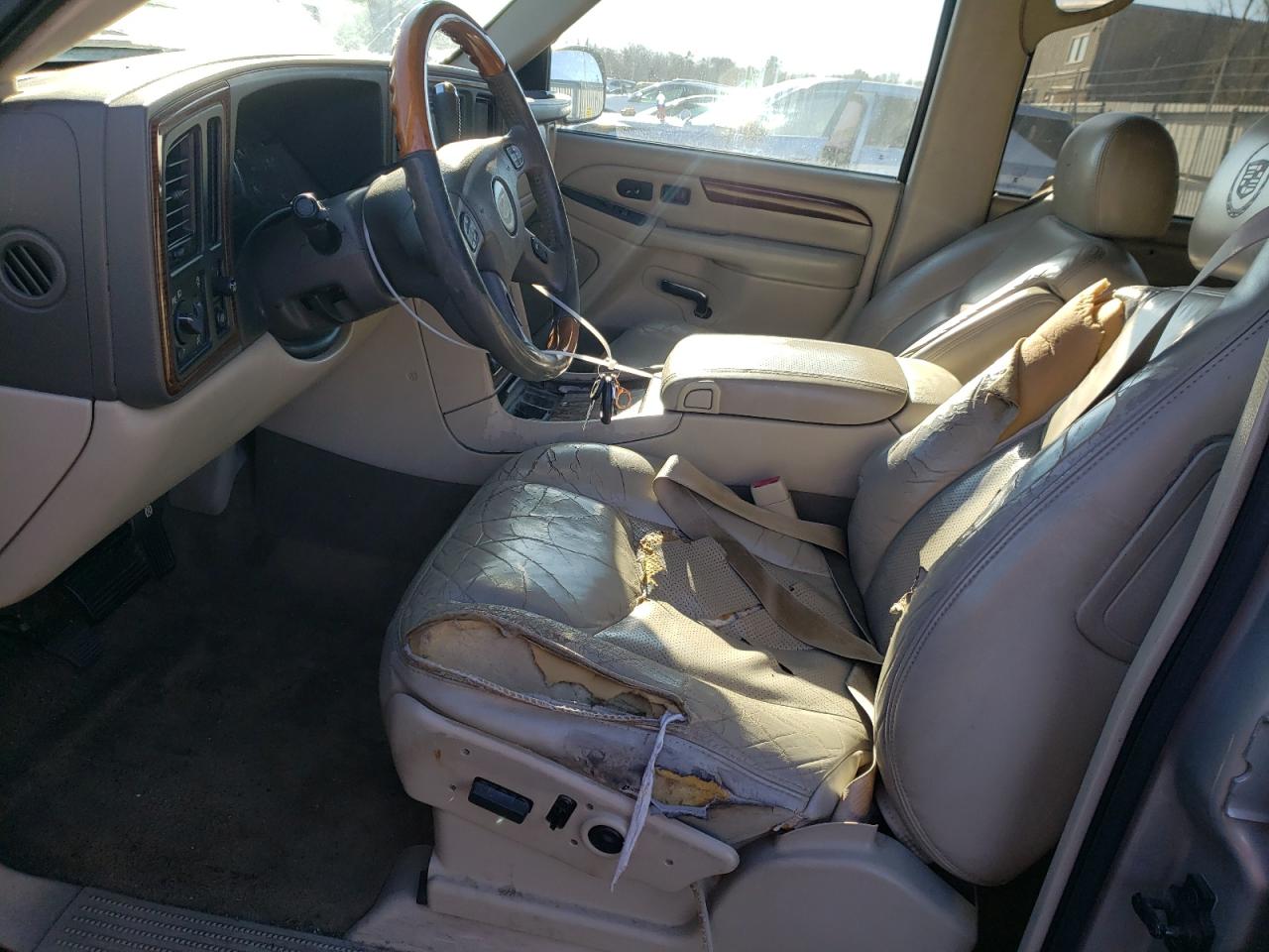 2004 Cadillac Escalade - Image 7