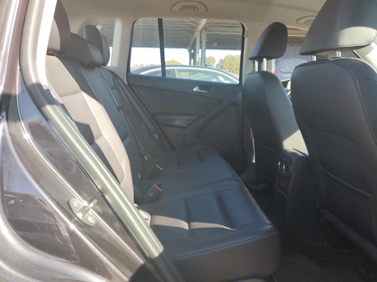 2016 Volkswagen Tiguan - Image 10