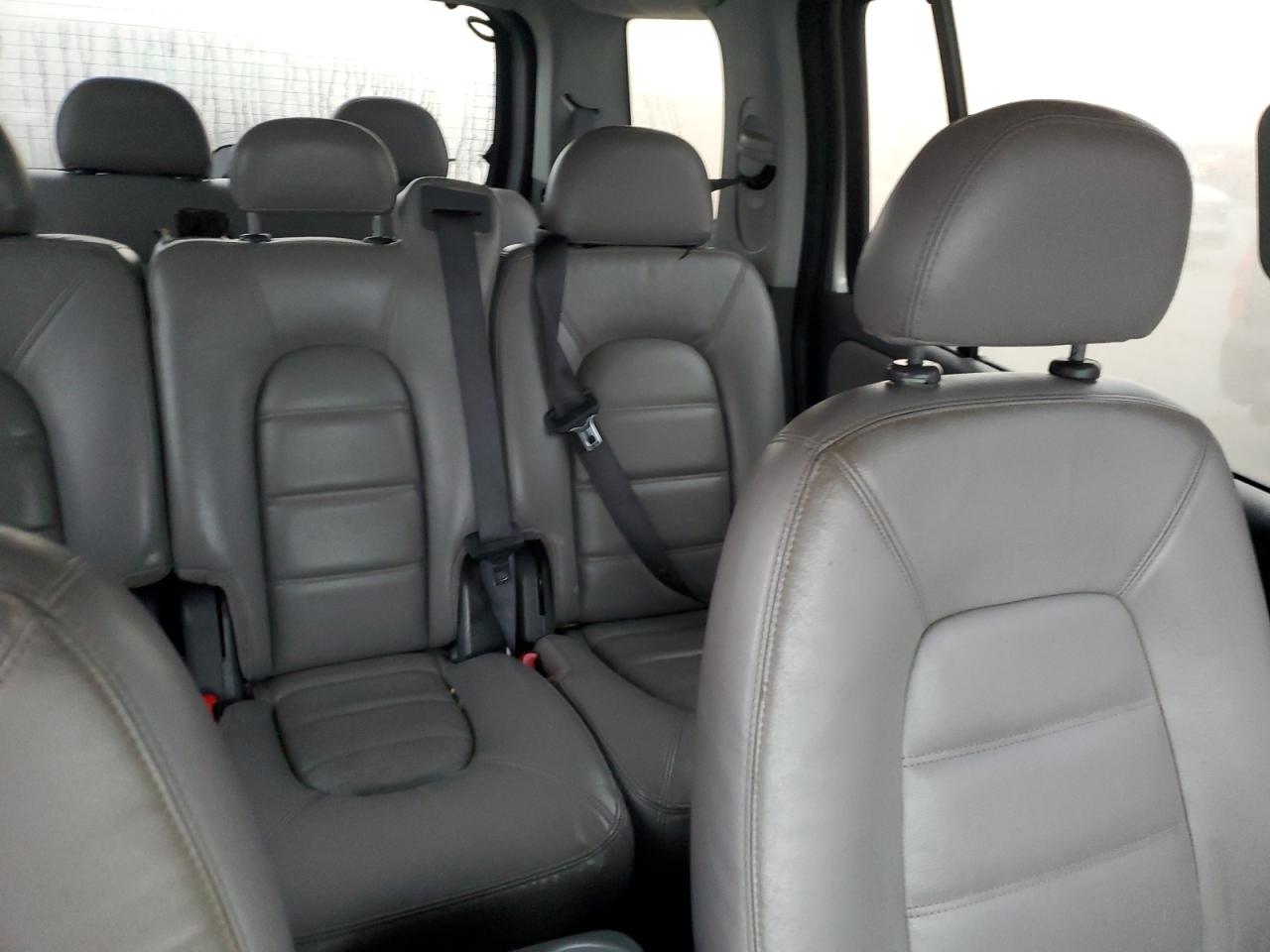 2005 Ford Explorer - Image 10