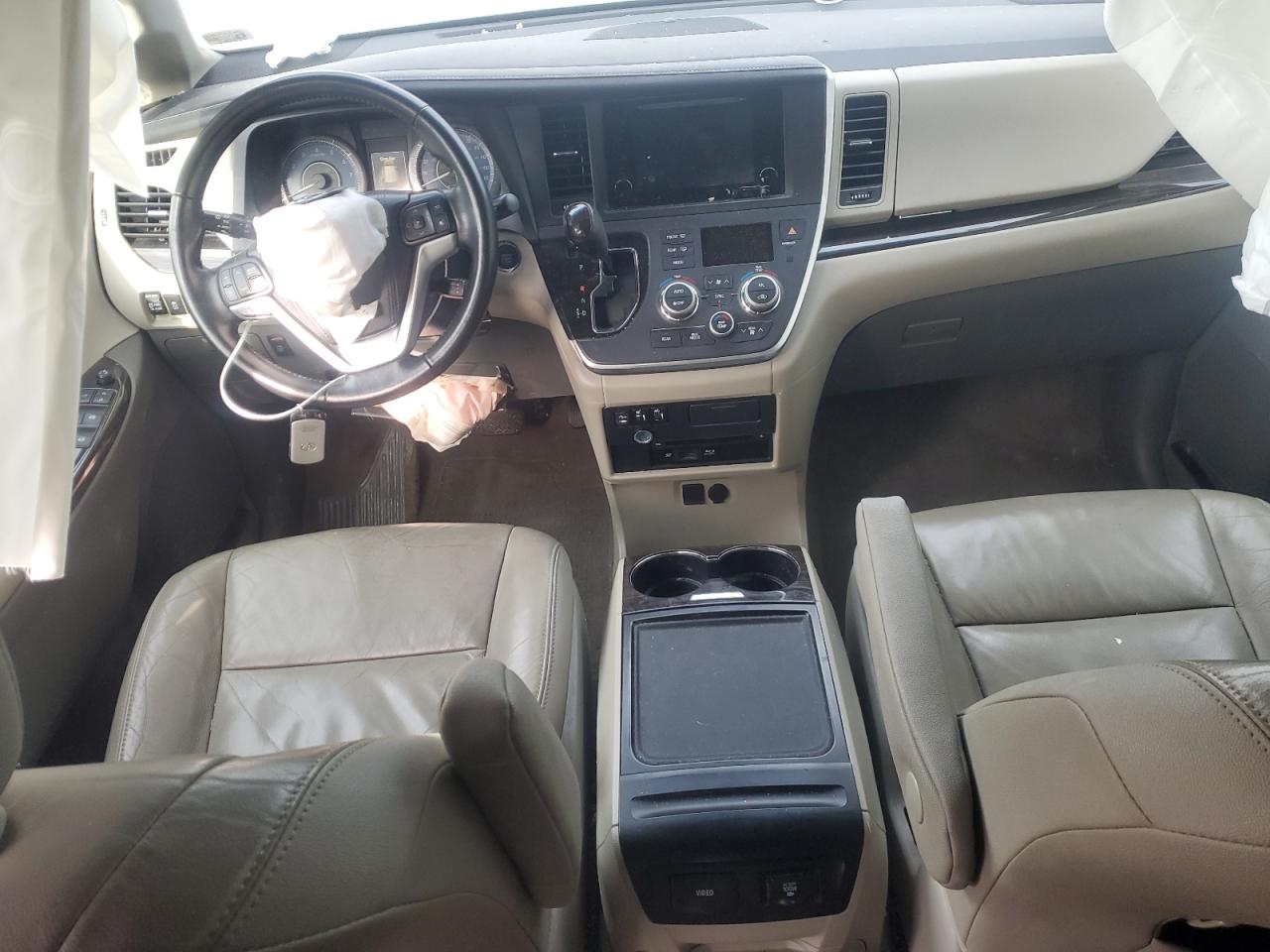 2016 Toyota Sienna - Image 8