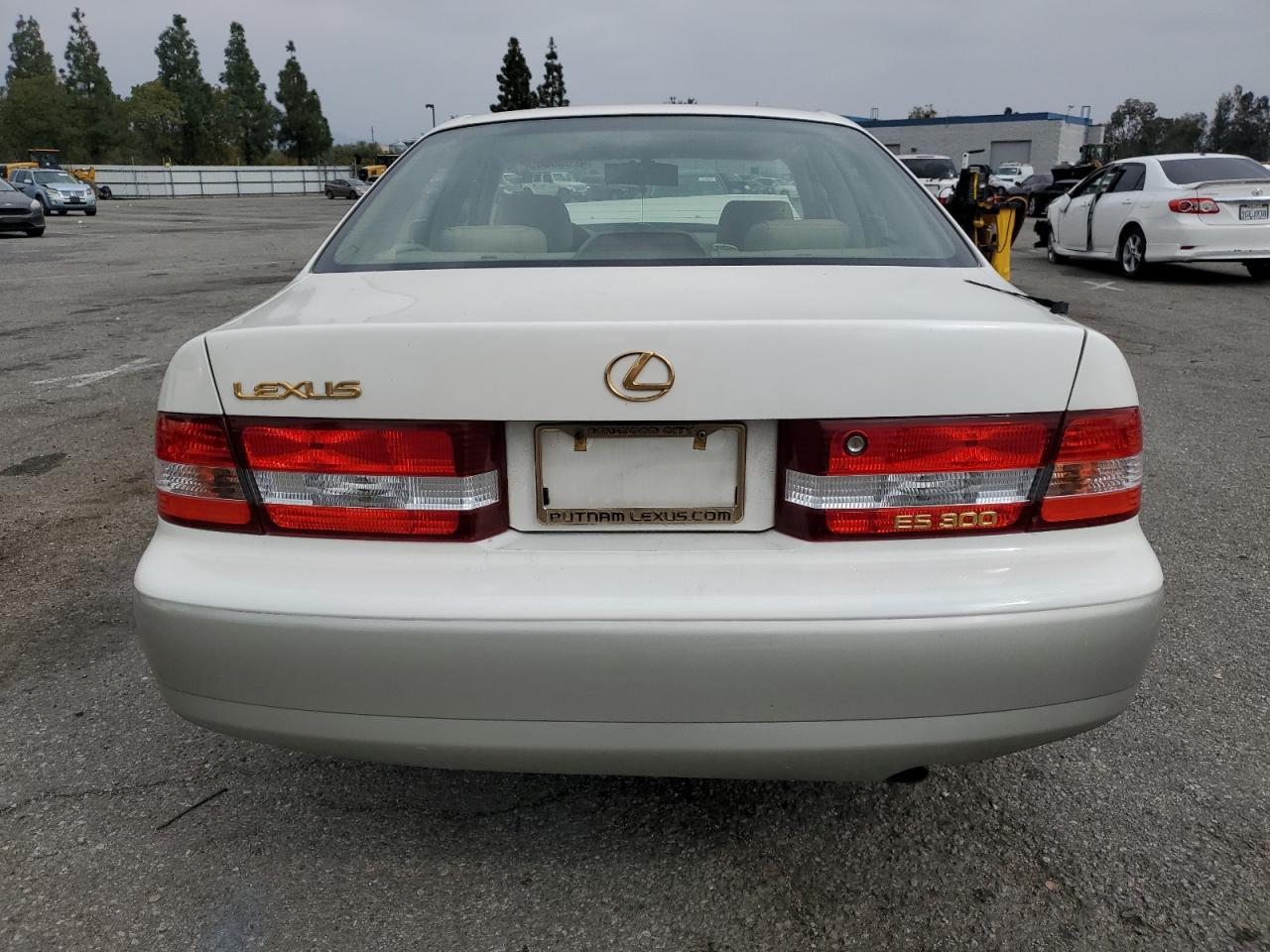 2000 Lexus ES - Image 6