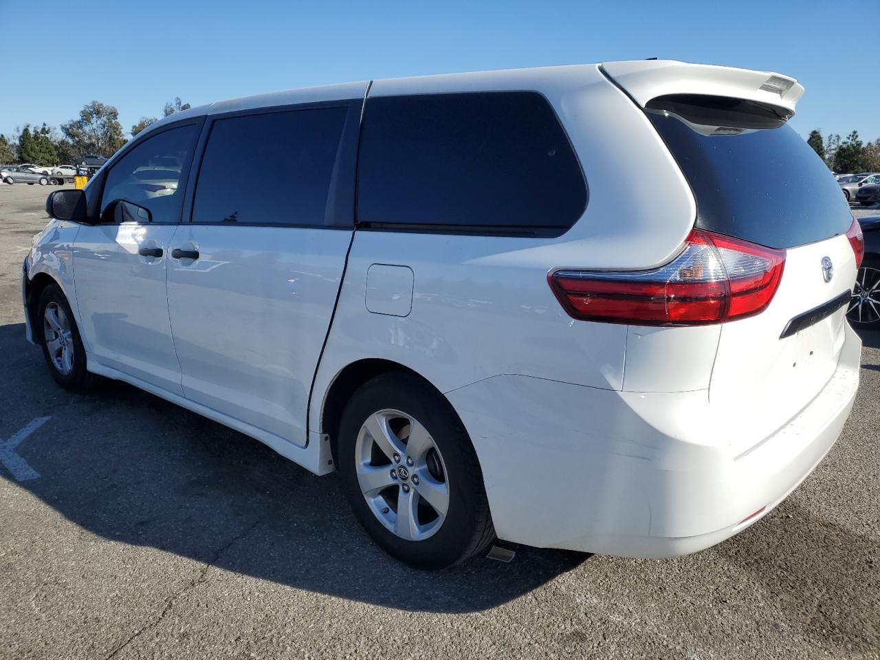 2020 Toyota Sienna - Image 2