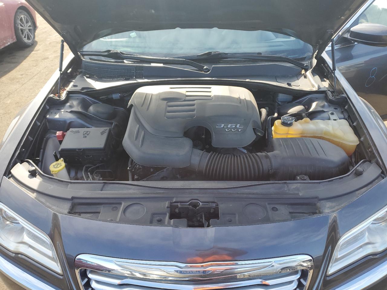 2014 Chrysler 300 - Image 11