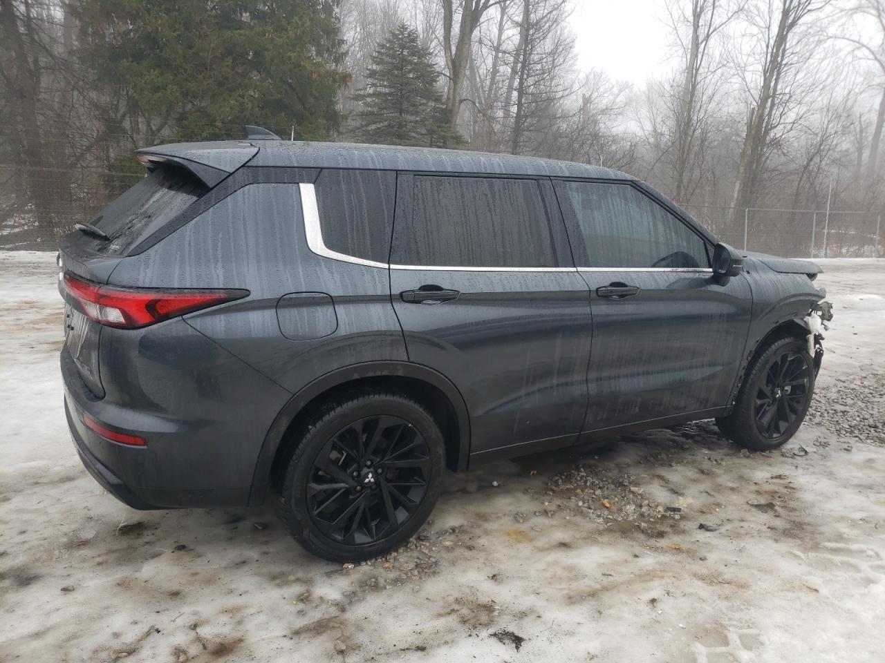 2024 Mitsubishi Outlander - Image 3